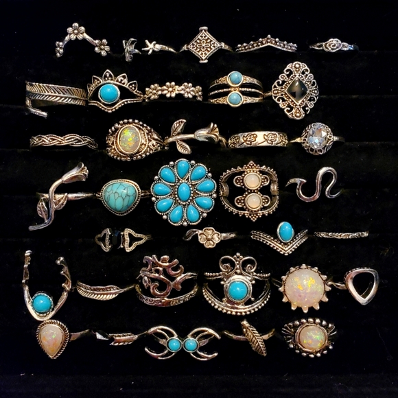 Jewelry - Lot of 35pcs fashion rings